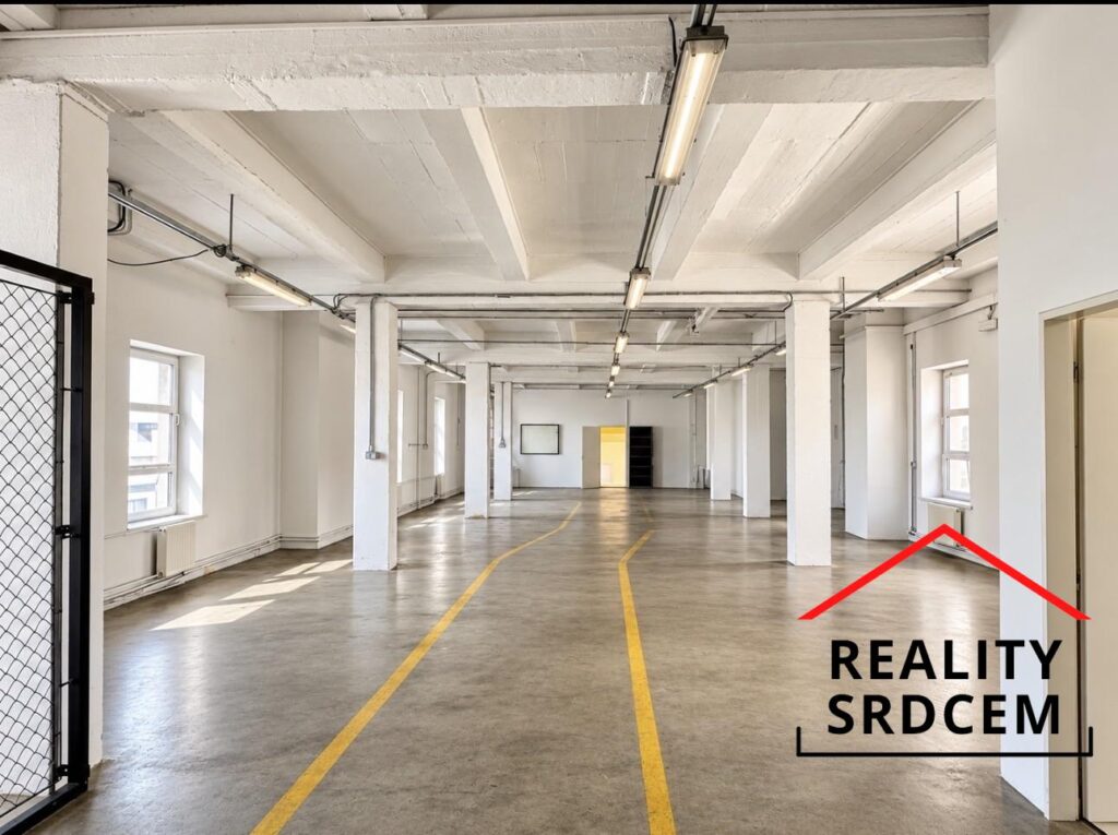 Pronájem výrobní či skladovací haly se zázemím kanceláře, 354 m2, Opava-Rybářská